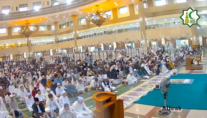 Salat Idulfitri di Islamic Center Samarinda, Gubernur Kaltim Ajak Warga Perkuat Persatuan
