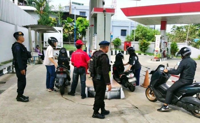 Brimob Polda Kaltim Perketat Patroli SPBU di Balikpapan, Pastikan Pasokan BBM Aman Jelang Idulfitri