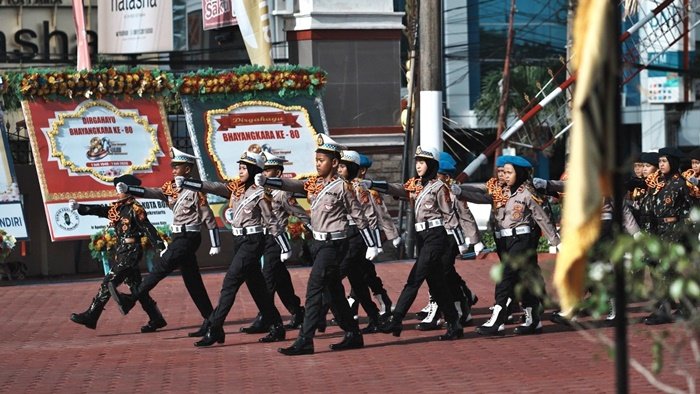 Mengintip Kemeriahan HUT Bhayangkara ke-80 di Polres Bontang, Penonton Riuh