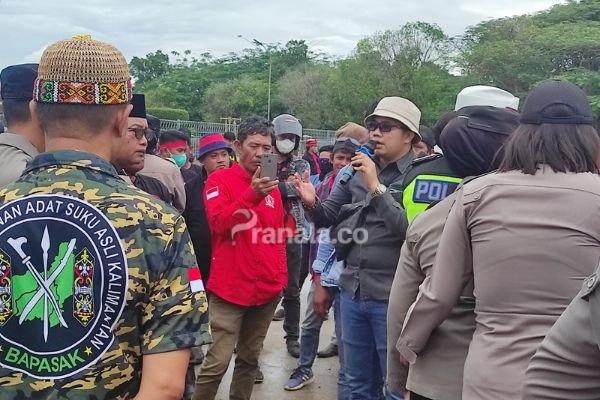 Dandim dan Kapolres Bontang Janji Kawal Tuntutan Pedemo Pupuk Kaltim