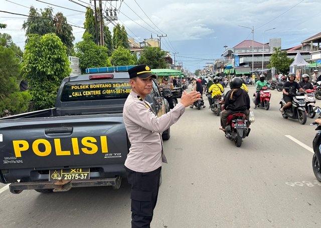 Aman dan Nyaman! Polsek Bontang Selatan Pastikan Keamanan di Pasar Ramadan
