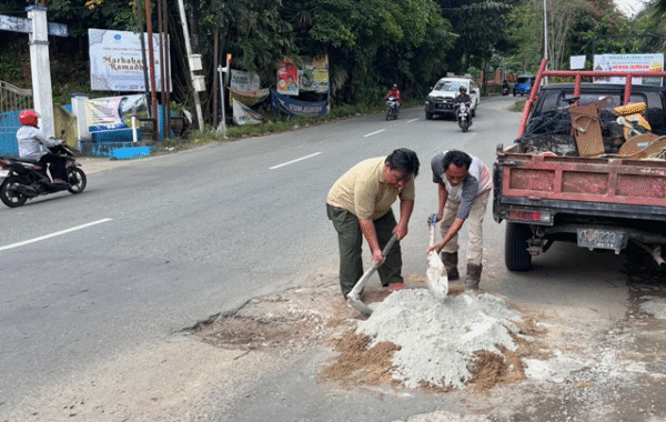 Tambal Jalan di Hari Milad, Cara Sunyi Sani Bin Husain Mengabdi pada Samarinda