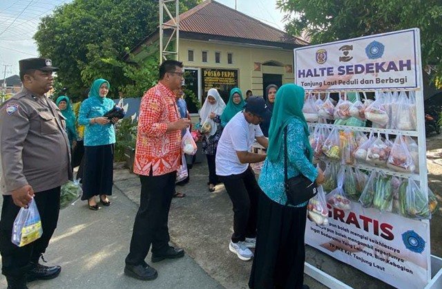 Lewat Halte Sedekah, Warga Tanjung Laut Bontang Bantu Warga yang Membutuhkan