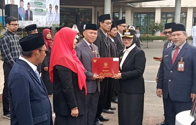 Lebih 20 Tahun Mengabdi, 23 ASN Kemenag Bontang Dapat Tanda Kehormatan