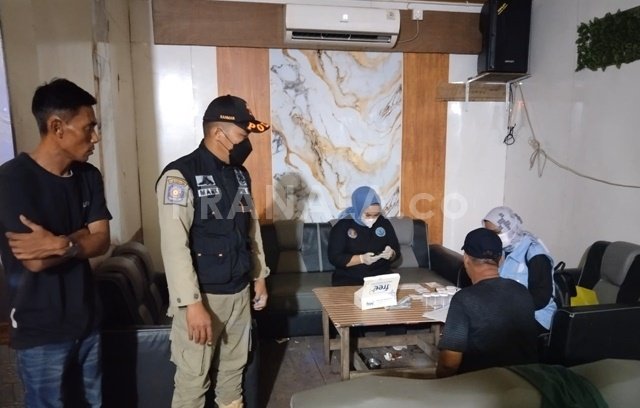 Sidak Dini Hari di Prakla Bontang, 11 Orang Terindikasi Konsumsi Sabu