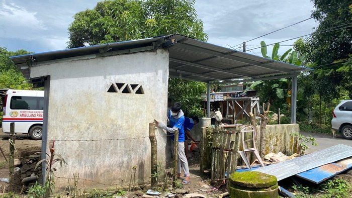 Rumah Tahanan (Rutan) Kelas IIB Pangkep melakukan perbaikan toilet umum di Kampung Malise, Kecamatan Labakkang, Sabtu (29/11).