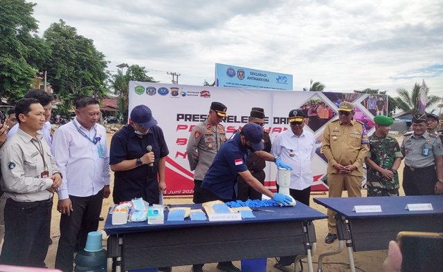 Ratusan Paket Narkoba Dimusnahkan BNN Kaltim, Diblender hingga Dibakar