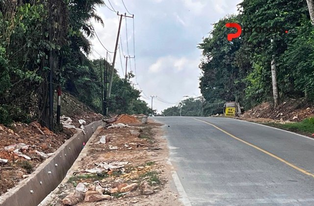 Aneh tapi Nyata, Proyek Drainase Jalan Poros Bengalon Kutim Malah Dibangun di Bukit Bebas Banjir