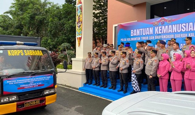 Polda Kaltim Salurkan Bantuan Kemanusiaan untuk Korban Bencana di Sumatra