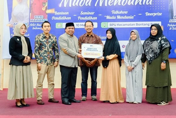 LAZ BMBU Bontang Salurkan Beasiswa dan Gelar Talkshow Nasional "Muda Mendunia"