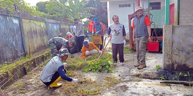Kelurahan Satimpo Gelar Kerja Bakti di TPST, Dukung Program 100 Hari Kerja Wali Kota Bontang