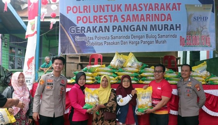 Polresta Samarinda Gelar Gerakan Pangan Murah, 300 Karung Beras Disalurkan ke Warga