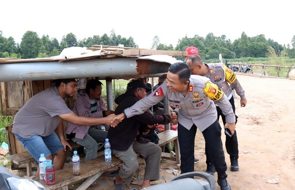 Ratusan Warga Muara Badak Geruduk PT PHSS, Polres Bontang Jamin Aksi Berjalan Kondusif