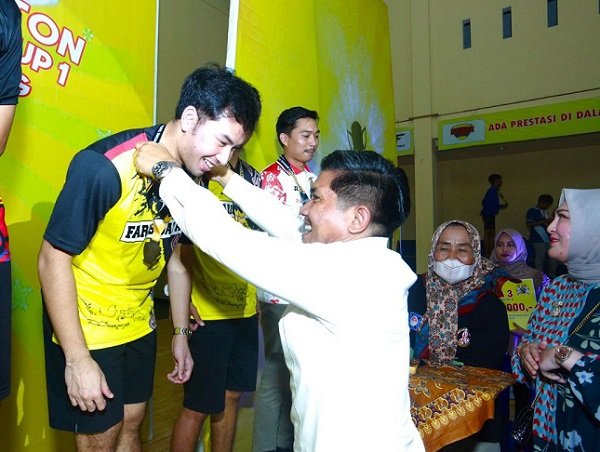 PB Pupuk Kaltim Sabet Juara Umum Turnamen Bulutangkis DPRD Bontang Cup