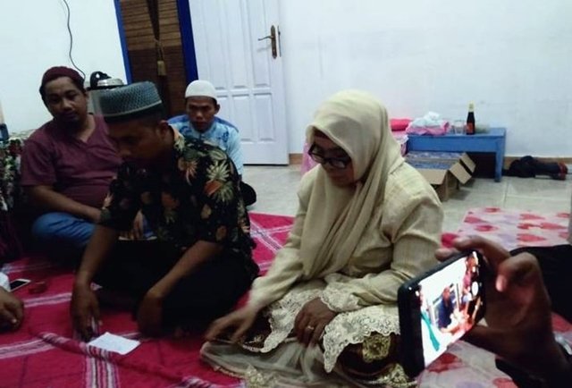 Kenal Sebulan di Medsos, Pria 28 Tahun Ini Rela ke Kalimantan demi Menikahi Wanita 53 Tahun
