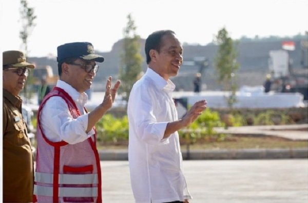 Kunjungan Terakhir Jelang Akhir Masa Jabatan, Presiden Jokowi Mendarat Perdana di Bandara IKN