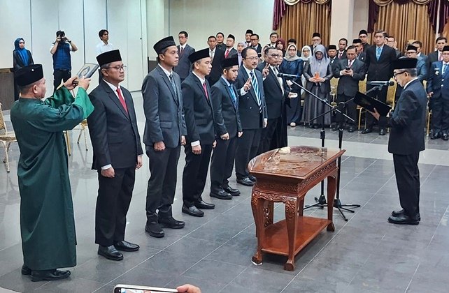 Gerbong Mutasi di Kutim; Empat Kepala Dinas dan Dua Dokter Ahli Utama Dilantik