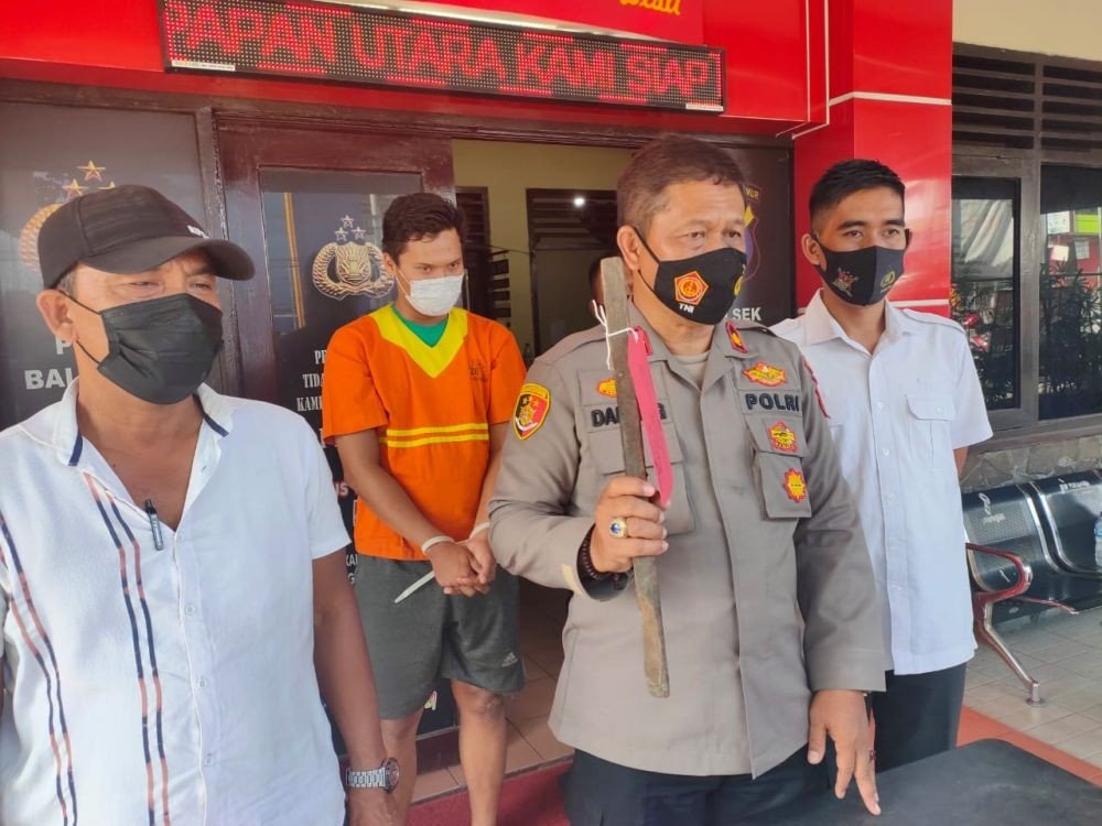 Ajak Jalan Istri Orang, Penjual Sate Balikpapan Digebuki Pakai Kayu