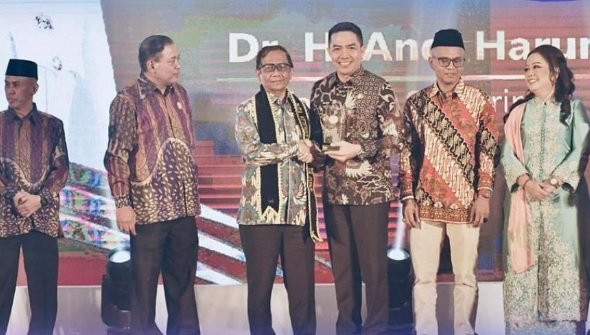 Wali Kota Samarinda Raih Upakarti Artheswara Tinarbuka Kategori Wali Kota Terbaik I