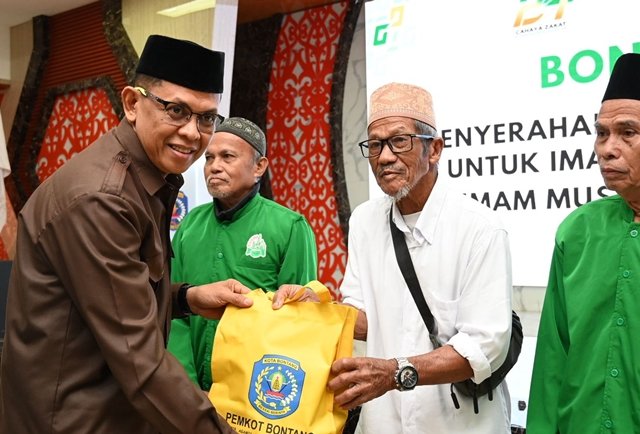 380 Paket Sembako untuk Marbot Masjid di Bontang