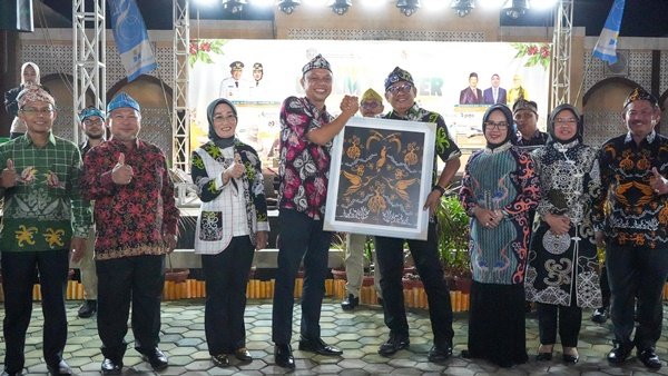 Berkontribusi Pengembangan UMKM Bontang, PT Kaltim Nitrate Indonesia Terima Penghargaan dari Wali Kota