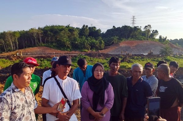 Tinggal di Tengah Tambang, Warga Bukit Kayangan Kutim Hidup Tanpa Listrik dan Air Bersih