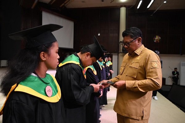Penghafal Kitab Suci Dapat Hadiah dari Wali Kota Bontang