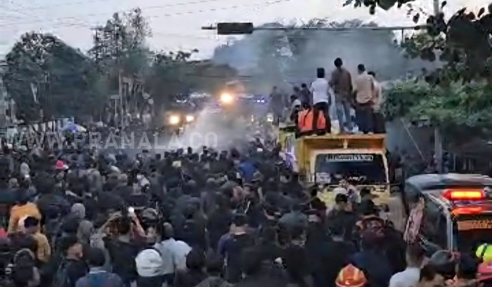 Polresta Samarinda Bubarkan Demo Ribuan Pendemo di Depan DPRD Kaltim Secara Tertib