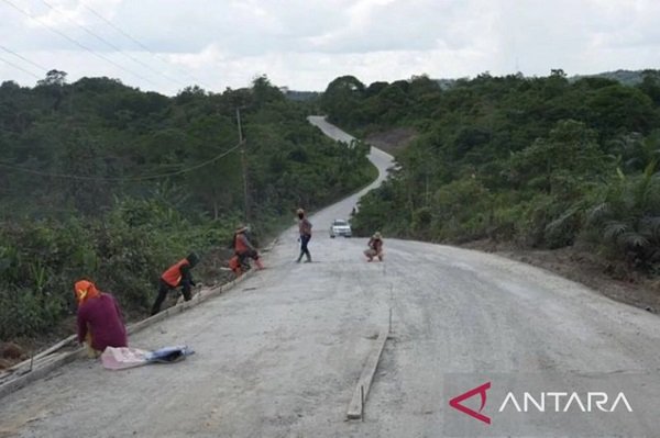 Harus Tuntas Tahun Ini, Perbaikan Jalan Tenggarong Seberang hingga Sebulu Dikebut