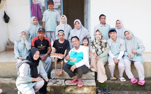 Patungan Gaji untuk Warga Sakit, Program Unik “Staf Desa Berbagi” di Pangkep yang Patut Dicontoh