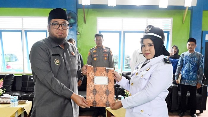 Wulan Dari Resmi Jabat Kades Petangis, Wabup Paser Tekankan Data Warga Miskin