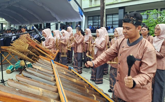 Denting Angklung dan Joget Wali Kota Warnai Hardiknas Bontang 2025
