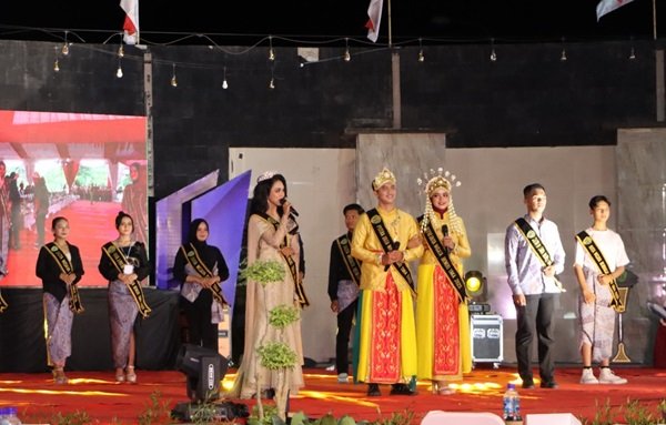 Hamdan Zoelfa dan Reyvianda Dinobatkan sebagai Putra-Putri Duta Wisata Benuo Taka 2024