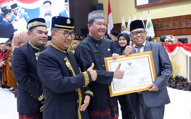 Peringati HUT ke-68, Pemprov Kaltim Beri Penghargaan kepada Tokoh Berjasa, Berikut Daftar Lengkapnya