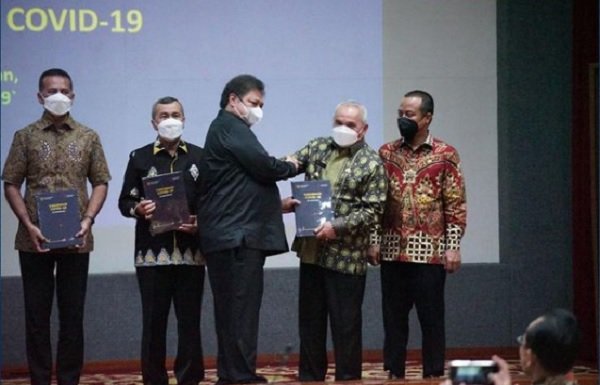 Buku Laporan Vaksinasi Covid-19 Diluncurkan