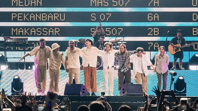 Sheila On 7 Hipnotis Puluhan Ribu Penonton di Samarinda dengan 22 Lagu