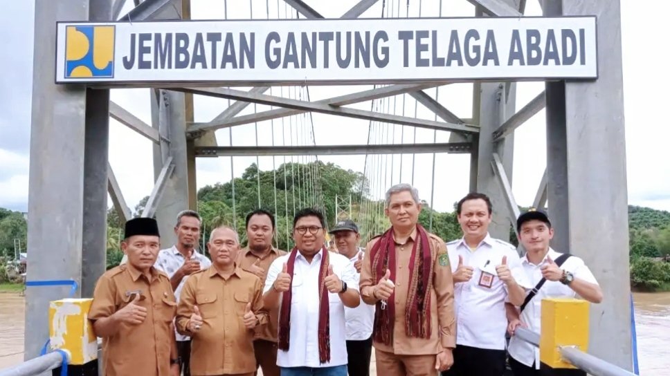 Irwan Fecho Resmikan Jembatan Senilai Rp6,5 Miliar di Kutai Timur