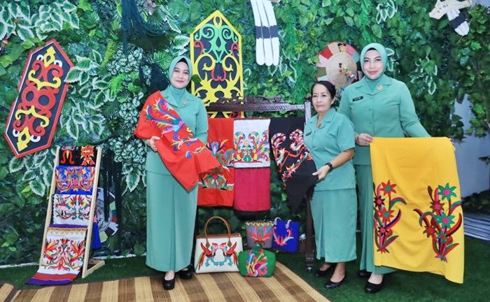 Dari Tangan Istri Prajurit, Sulam Tumpar Kaltim Tampil di “Persit Bisa 2” Jakarta