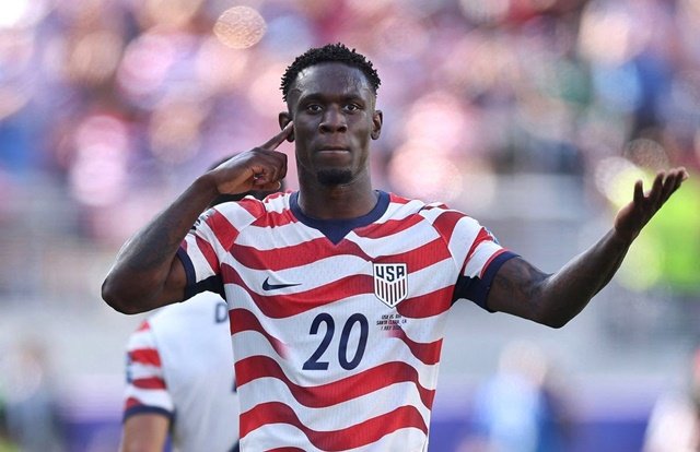 Sanksi Folarin Balogun Batal, Trump Telepon Bos FIFA Ubah Sejarah Sepak Bola