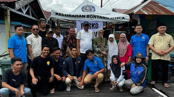 Wali Kota Basri Rase Serahkan Bantuan ke Korban Kebakaran Bontang Kuala, Mulai Selimut hingga Sembako
