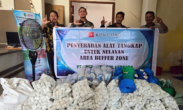 EUP Salurkan 120 Set Alat Tangkap, Bantu Nelayan Santan Ilir dan Bontang Lestari Tingkatkan Produktivitas