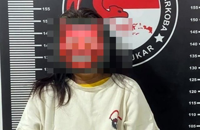 Perempuan 53 Tahun di Tenggarong Ditangkap, Polisi Sita 999 Butir Double L dan Sabu