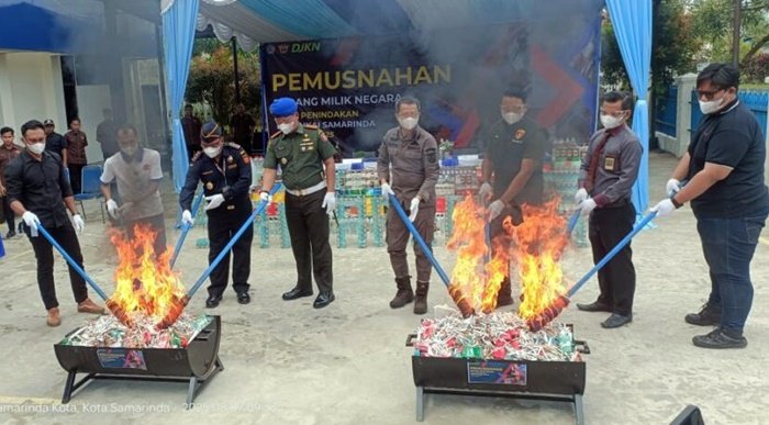 Bea Cukai Samarinda Musnahkan 1 Juta Batang Rokok Ilegal dan Miras Senilai Rp1,8 Miliar