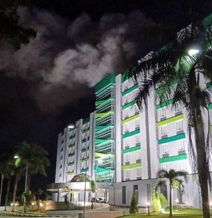BREAKING NEWS: Kebakaran di Hotel Atlet Stadion Sempaja Samarinda, Diduga Akibat Korsleting Listrik