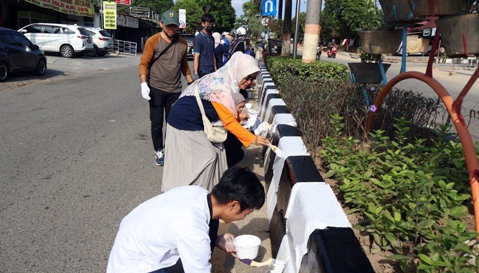 Estetika Kota Ditingkatkan, DPUPR Bontang Percantik Median Jalan