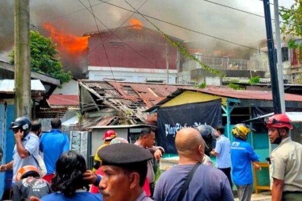 Puluhan Rumah dan Ruko Klandasan Balikpapan Hangus Terbakar