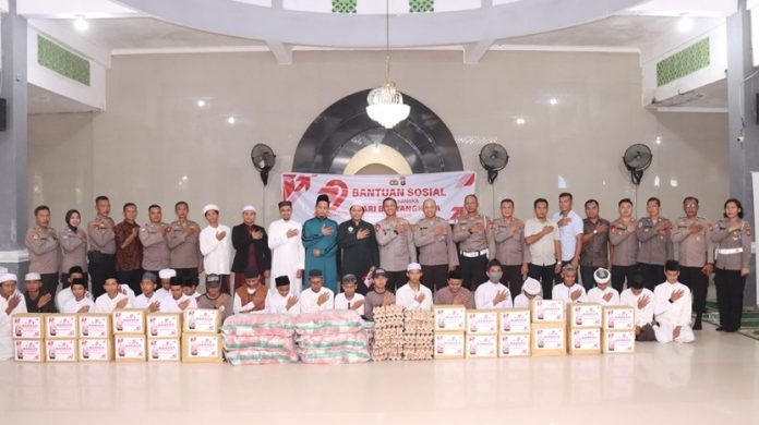 Polres Bontang dan Bhayangkari Salurkan Bansos di Ponpes Subulana, Sambut Hari Bhayangkara ke-79
