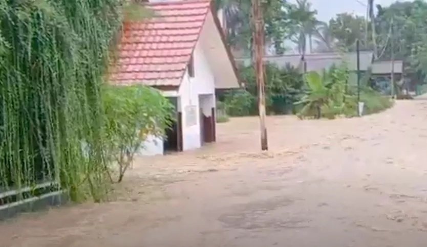Banjir Parah Hantam Samarinda Utara, Aktivitas Warga Lumpuh Total