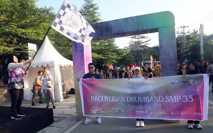 Meriah! East Borneo International Folklore Festival Dimulai dengan Pawai Kirab Budaya