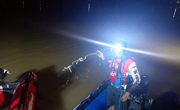 Demi Selamatkan Kostum Terjatuh di Sungai, Badut Jalanan di Tenggarong Kukar Kehilangan Nyawa